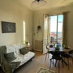 Apartment Situe Au Centre De *