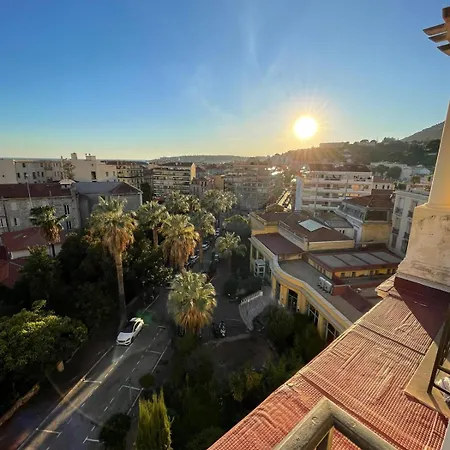 Appartement Situé Au Centre De Menton