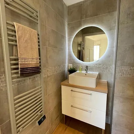 Appartement Situé Au Centre De