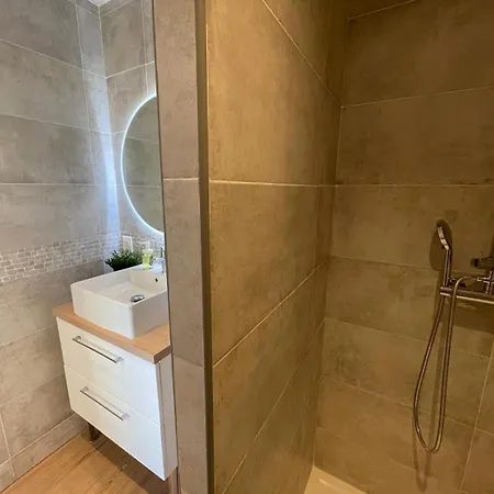 Appartement Situé Au Centre De Menton