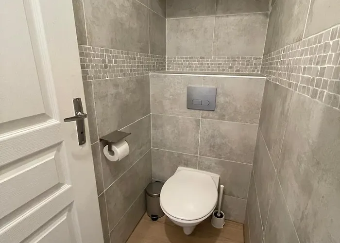 Apartment Situe Au Centre De Menton