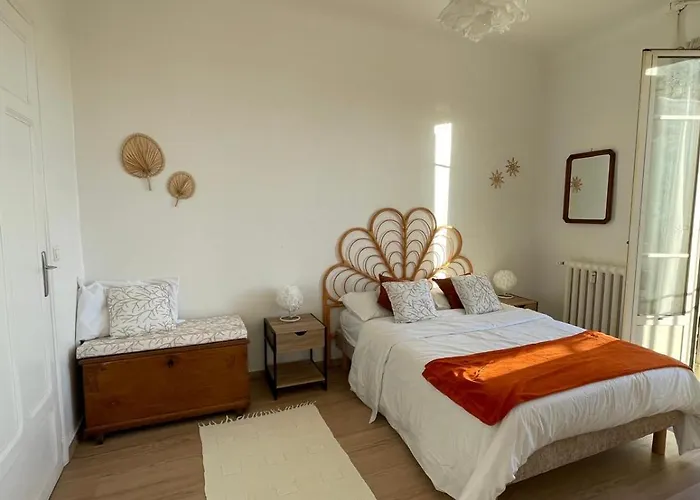 Situe Au Centre De *