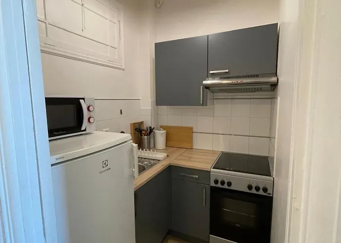 Situe Au Centre De * مينتون